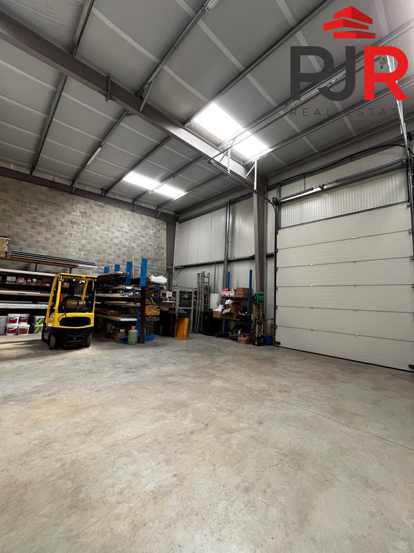 Local d'activités - 350 m²