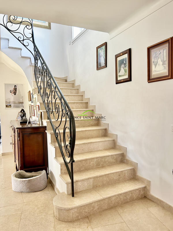 Maison - 257 m² - 6 pièces