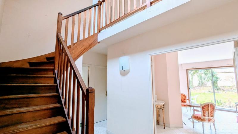 Maison - 205 m² - 8 pièces