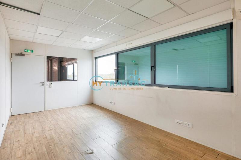 Local d'activité / Entrepôt - 3 668 m²