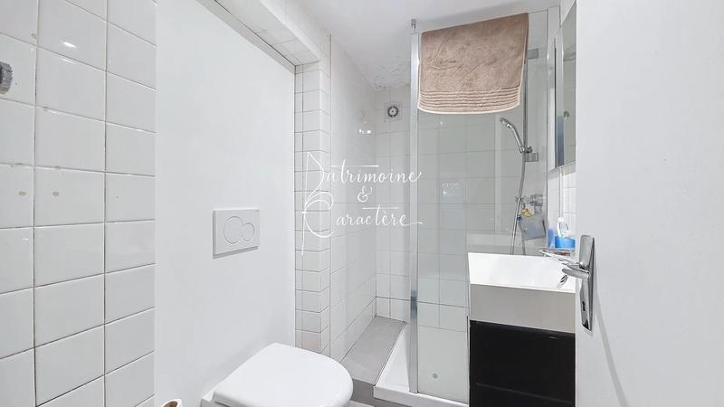 Maison - 215 m² - 9 pièces