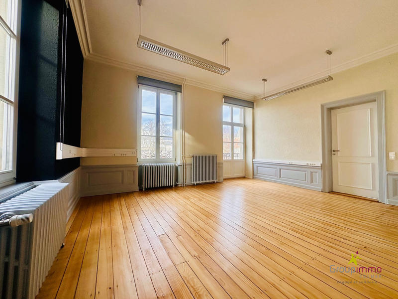 Local d'activités - 200 m² - 8 pièces