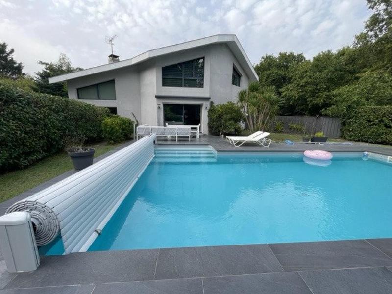 Maison - 300 m² - 11 pièces