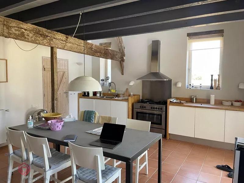 Demeure - 252 m² - 8 pièces