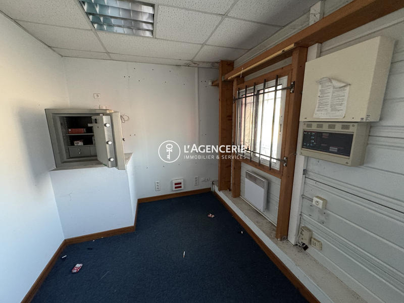 Local commercial - 1 181 m²