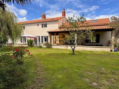 Longère - 205 m² - 9 pièces