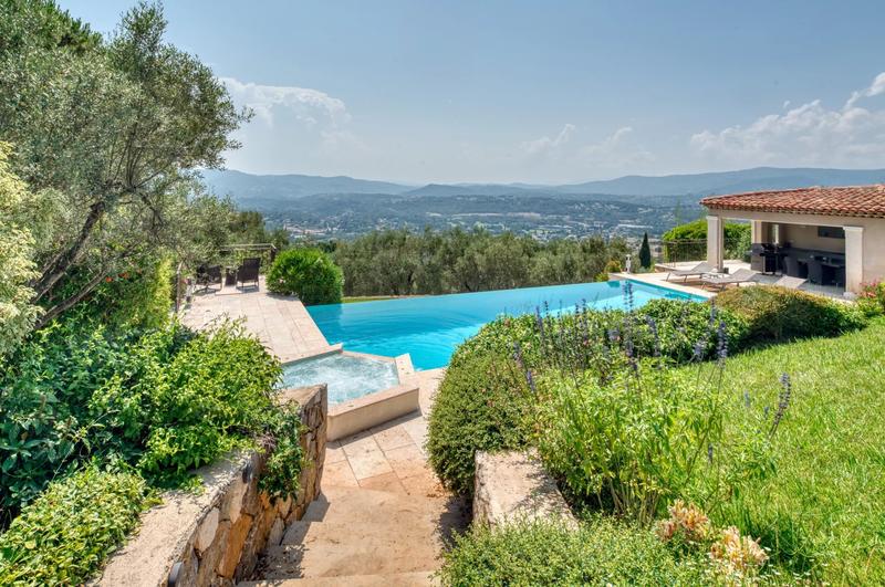 Propriété - 230 m² - 6 pièces