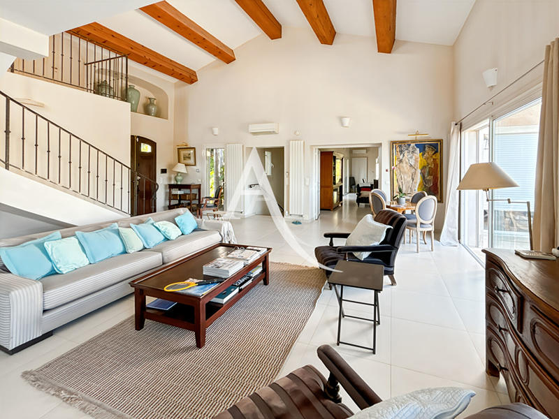 Maison - 295 m² - 10 pièces