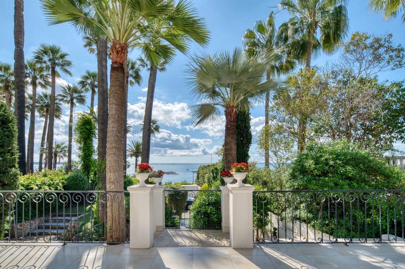 Villa - 221 m² - 7 pièces