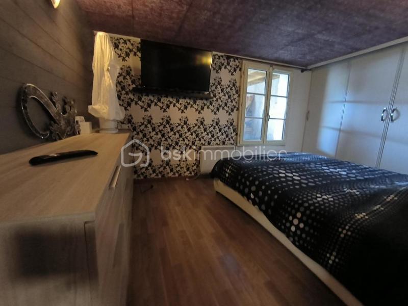 Maison - 240 m² - 10 pièces