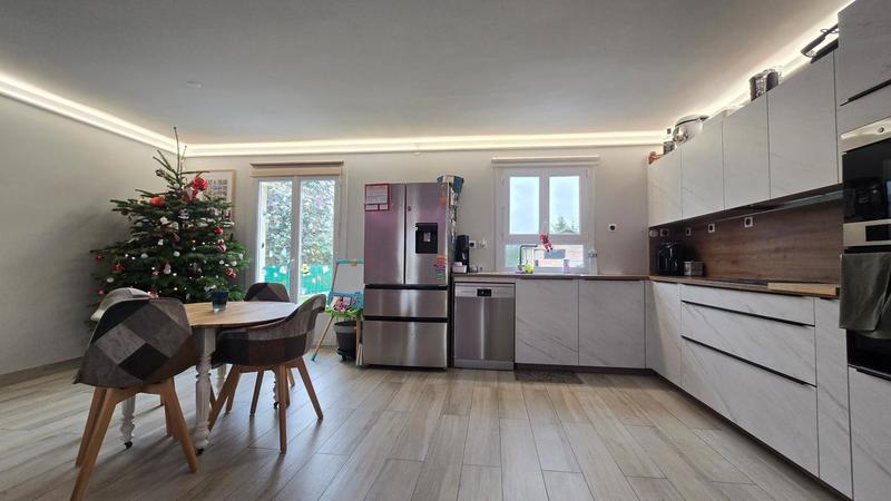 Maison - 99 m² - 5 pièces