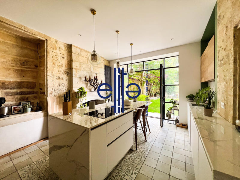 Maison - 238 m² - 6 pièces