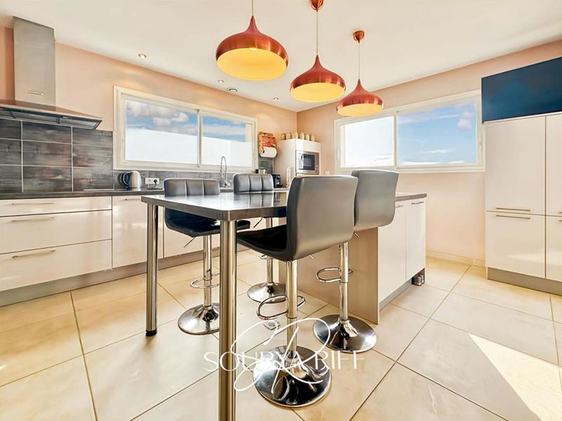 Maison - 195 m² - 5 pièces