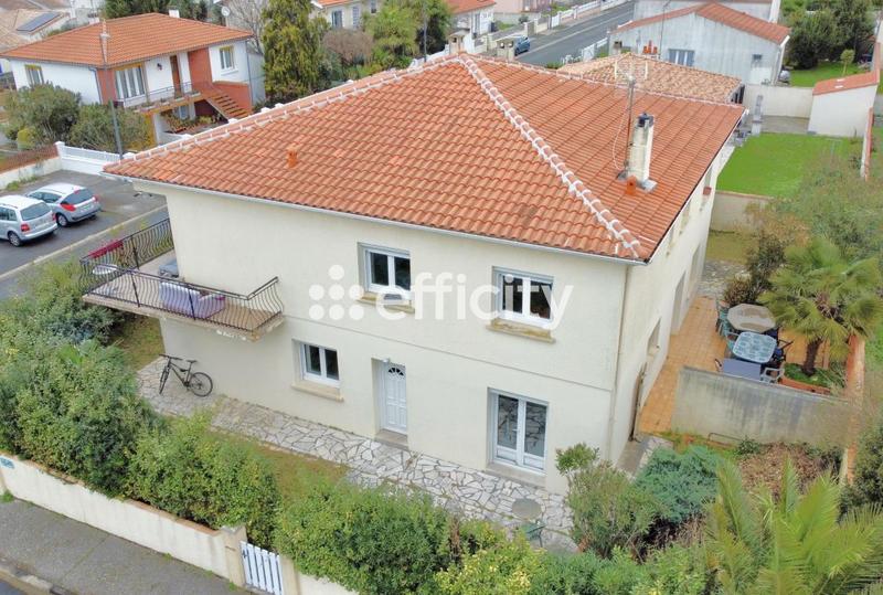 Maison - 210 m² - 10 pièces