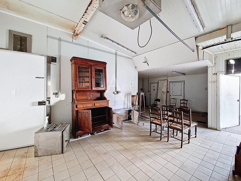 Maison - 222 m² - 6 pièces