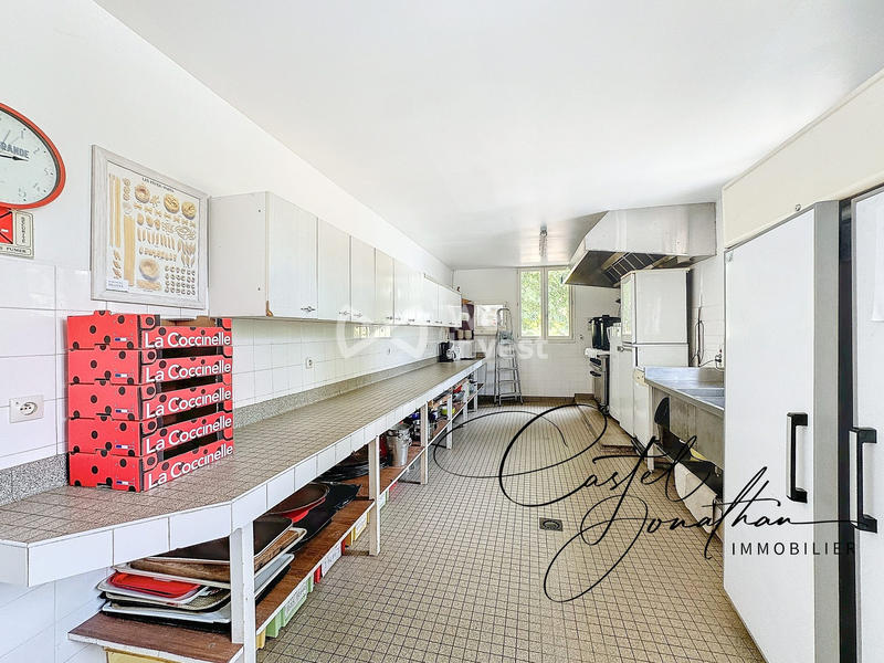 Maison - 460 m² - 8 pièces