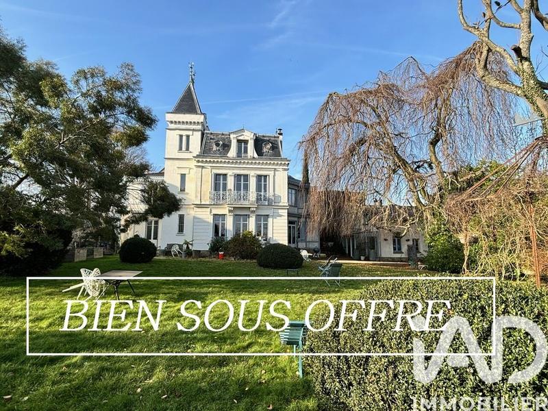 Maison - 238 m² - 9 pièces