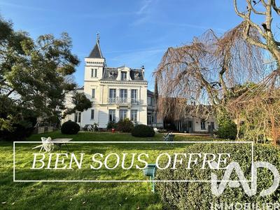 Maison - 238 m² - 9 pièces