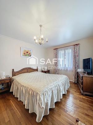 Maison - 121 m² - 7 pièces