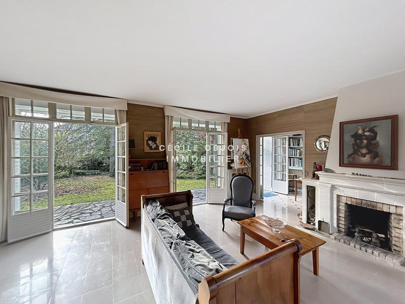 Maison - 201 m² - 7 pièces