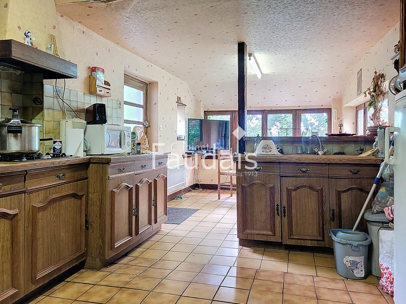 Maison - 255 m² - 11 pièces