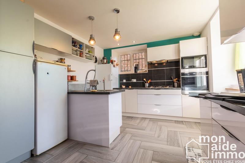 Maison traditionnelle - 163 m² - 6 pièces