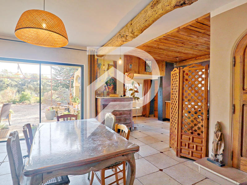 Villa - 183 m² - 12 pièces