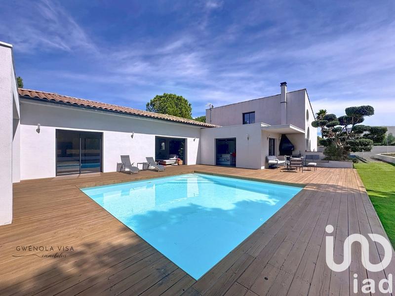 Maison - 260 m² - 6 pièces