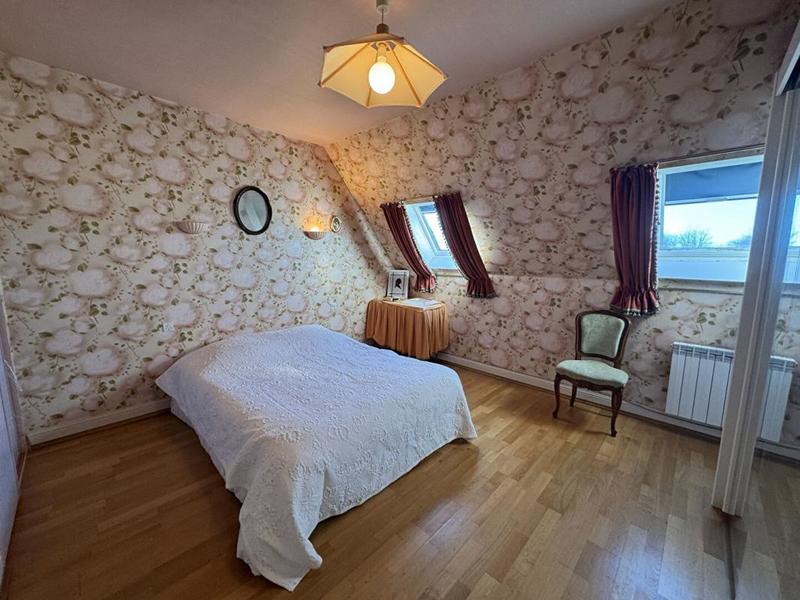 Maison - 209 m² - 9 pièces