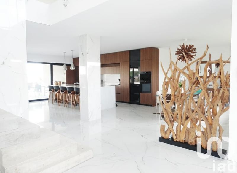 Maison de maîtres - 300 m² - 7 pièces