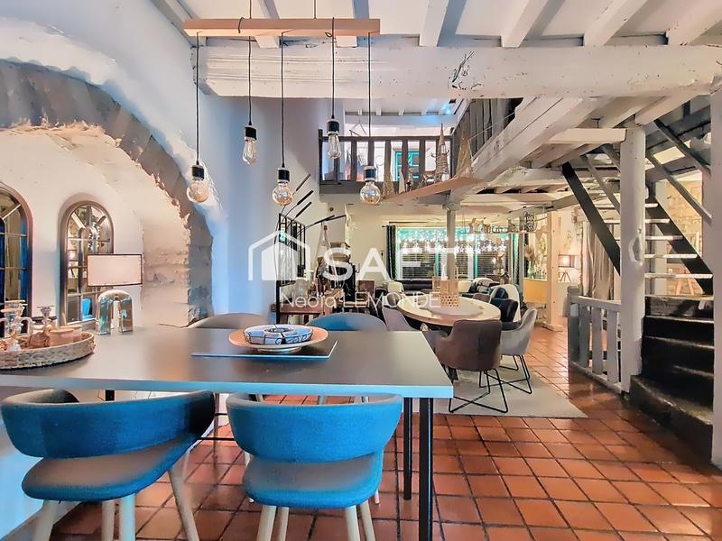 Maison - 240 m² - 6 pièces