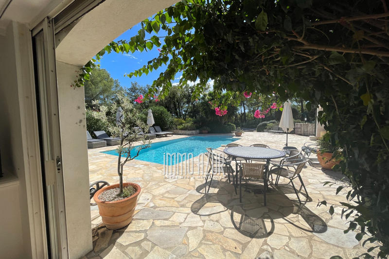 Villa - 200 m² - 6 pièces