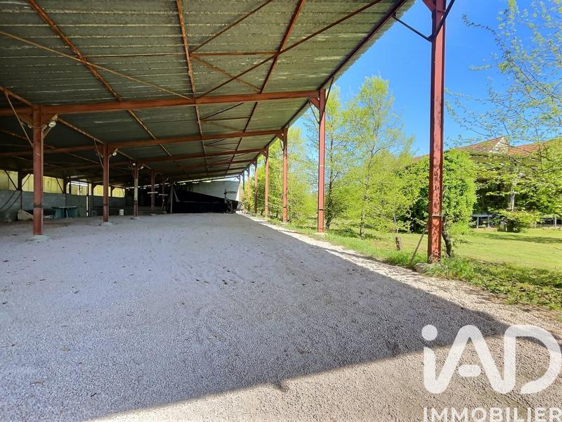 Maison - 754 m² - 26 pièces