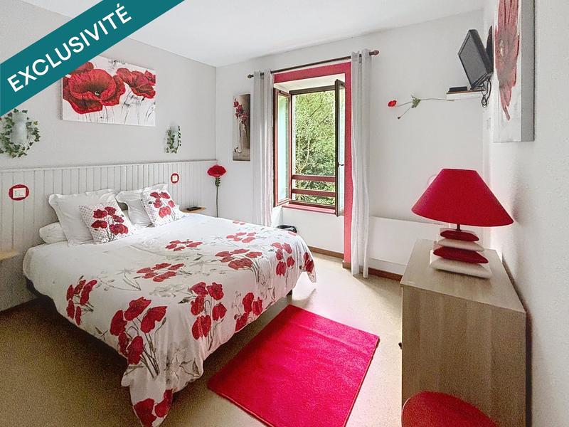 Local commercial - 1 005 m² - 35 pièces