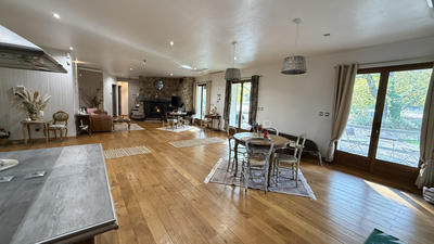 Maison - 180 m² - 7 pièces