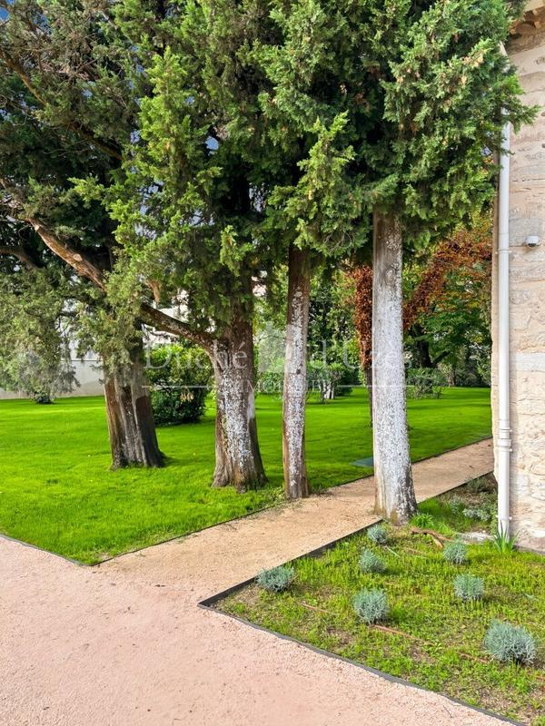 Maison - 307 m² - 7 pièces