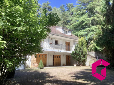 Villa - 172 m² - 8 pièces