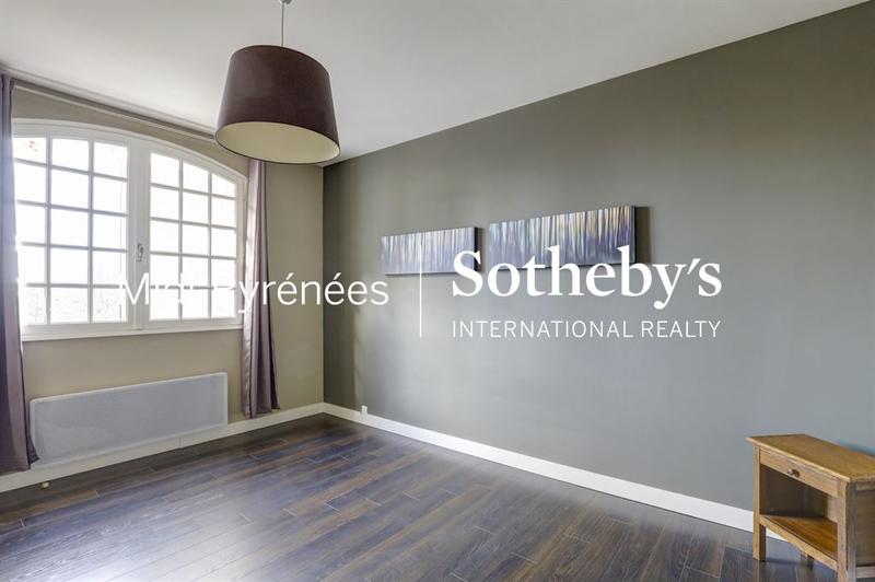 Maison - 270 m² - 10 pièces