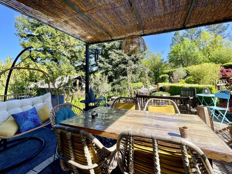 Maison - 278 m² - 10 pièces