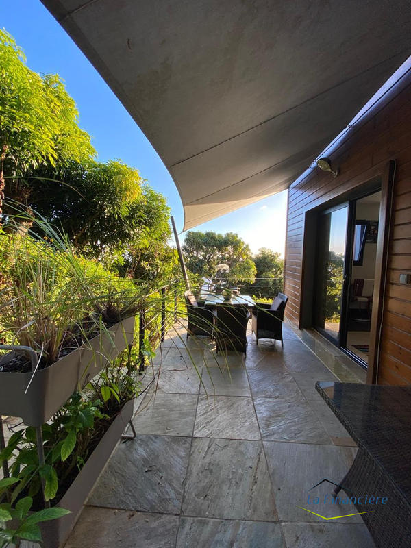 Maison - 206 m² - 7 pièces