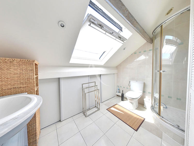 Maison - 183 m² - 8 pièces