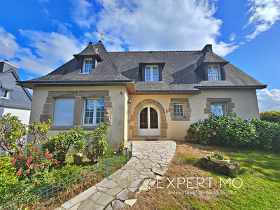 Maison - 217 m² - 8 pièces