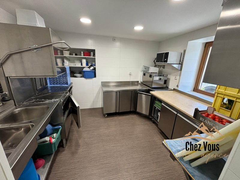 Local commercial - 99 m² - 4 pièces