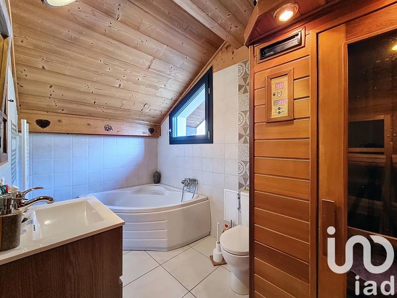 Maison - 198 m² - 9 pièces