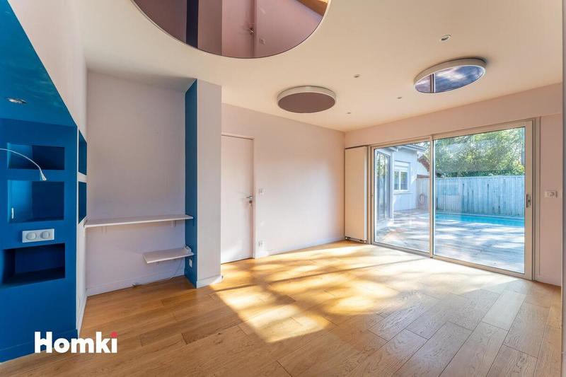 Maison - 210 m² - 7 pièces