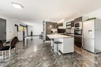 Maison - 190 m² - 10 pièces