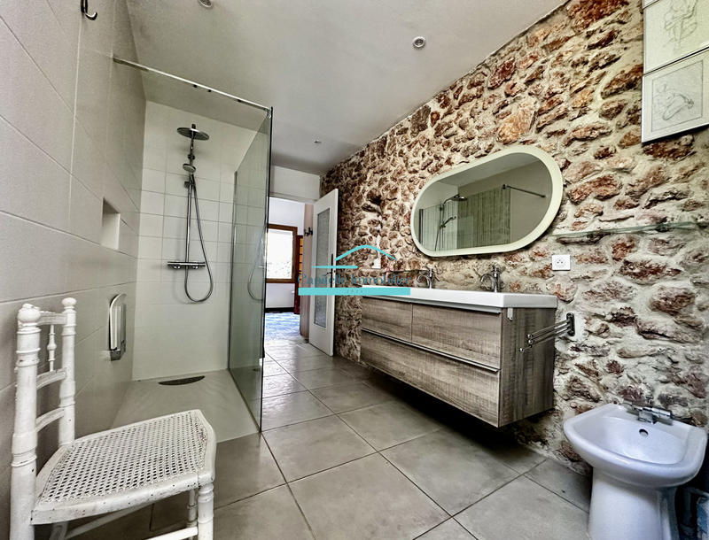 Propriété - 231 m² - 7 pièces