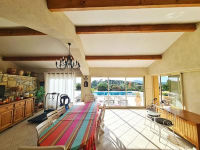 Villa - 235 m² - 7 pièces