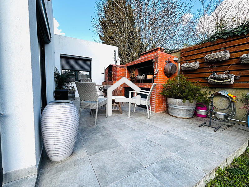 Maison - 218 m² - 9 pièces