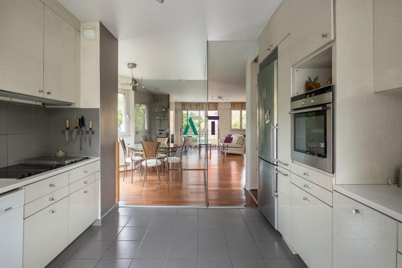 Appartement - 174 m² - 6 pièces